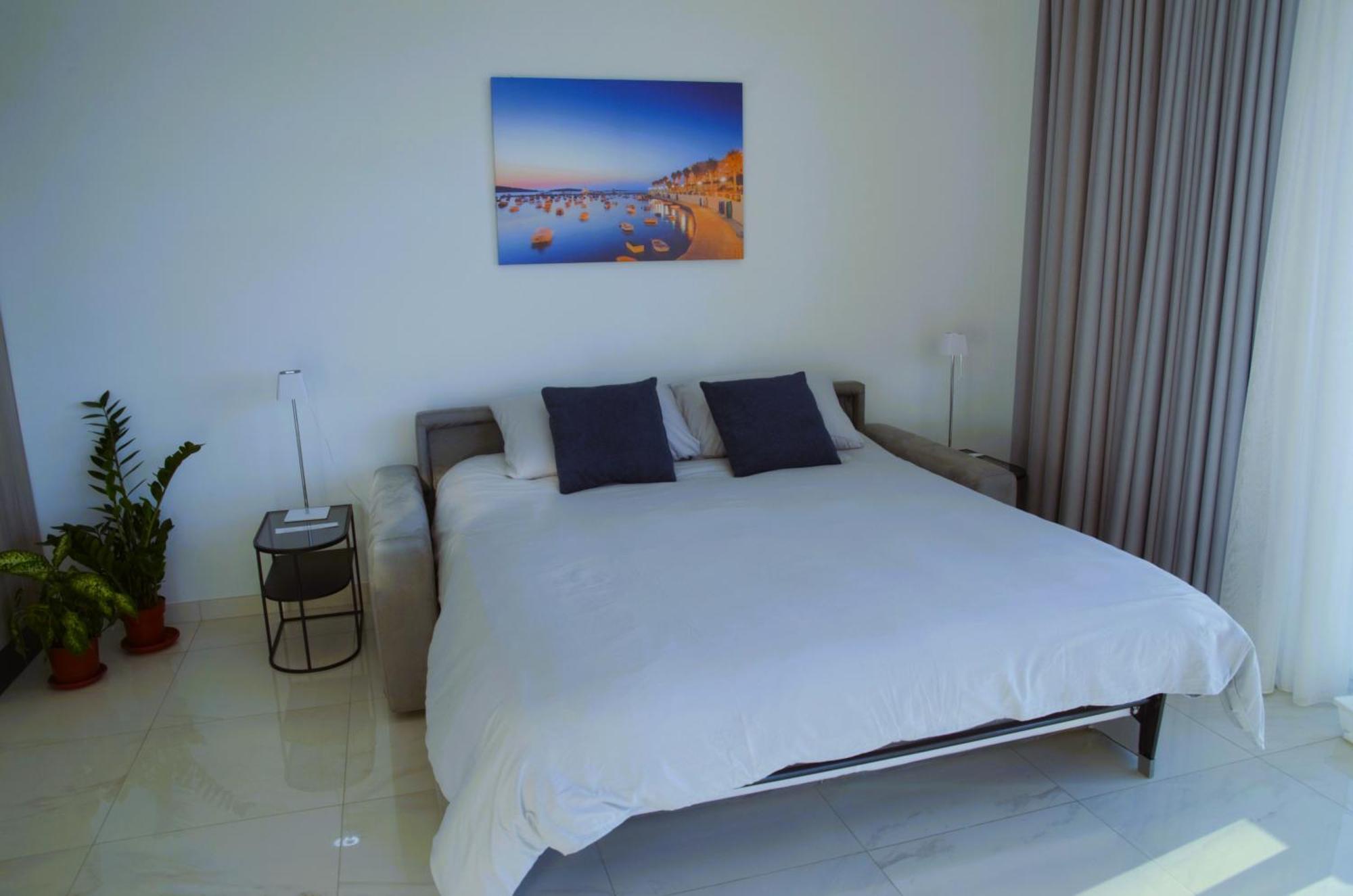 New Seafront Apartment - Spectacular Views 세인트폴스베이 외부 사진