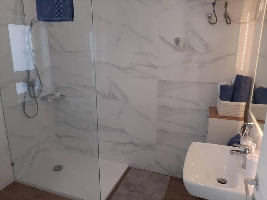 New Seafront Apartment - Spectacular Views 세인트폴스베이 외부 사진