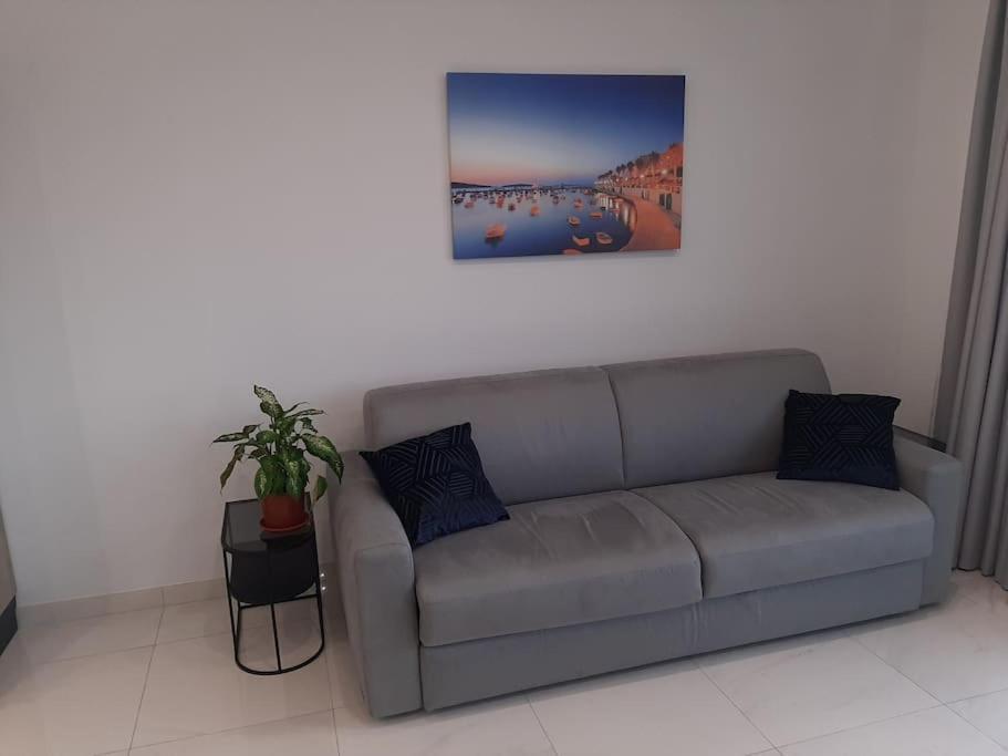 New Seafront Apartment - Spectacular Views 세인트폴스베이 외부 사진