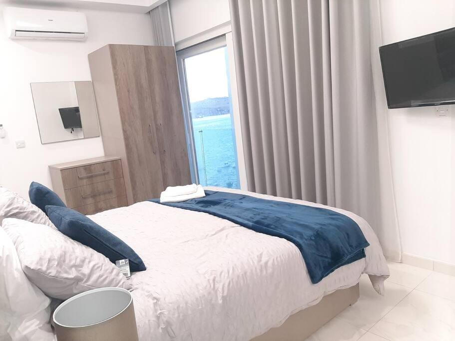 New Seafront Apartment - Spectacular Views 세인트폴스베이 외부 사진