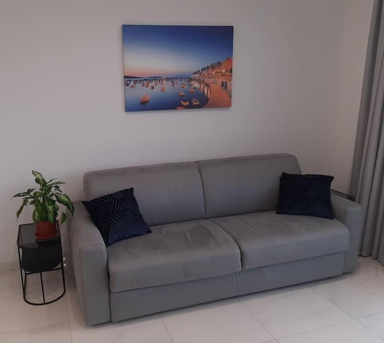 New Seafront Apartment - Spectacular Views 세인트폴스베이 외부 사진