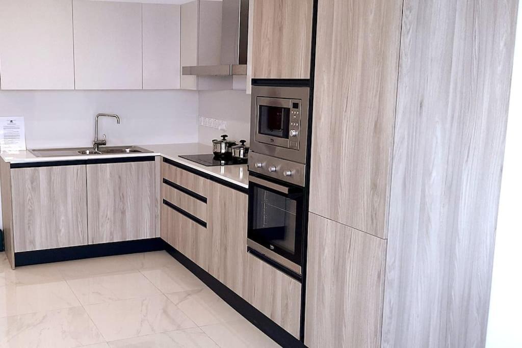 New Seafront Apartment - Spectacular Views 세인트폴스베이 외부 사진