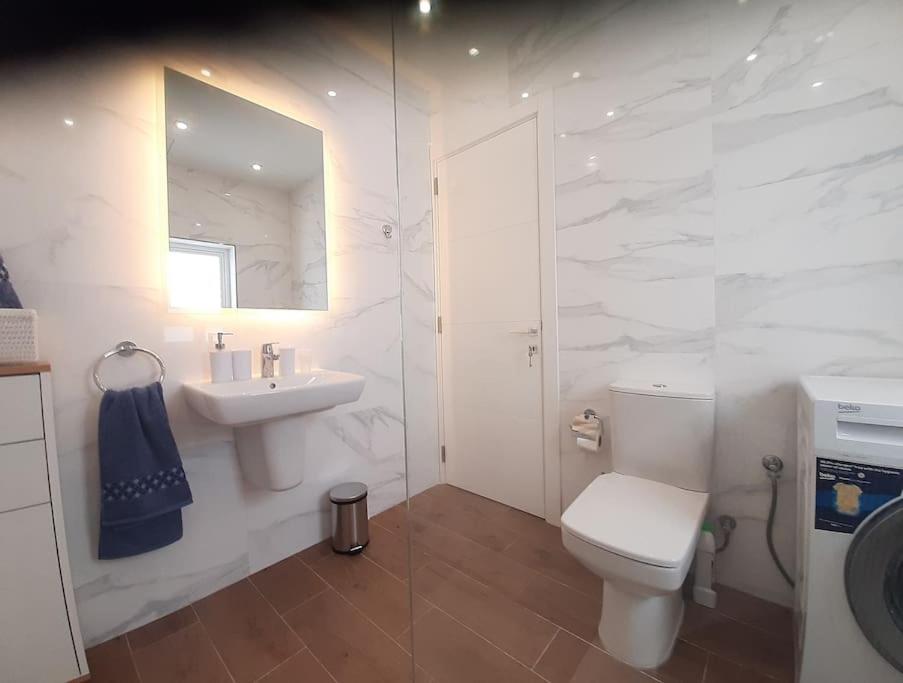 New Seafront Apartment - Spectacular Views 세인트폴스베이 외부 사진